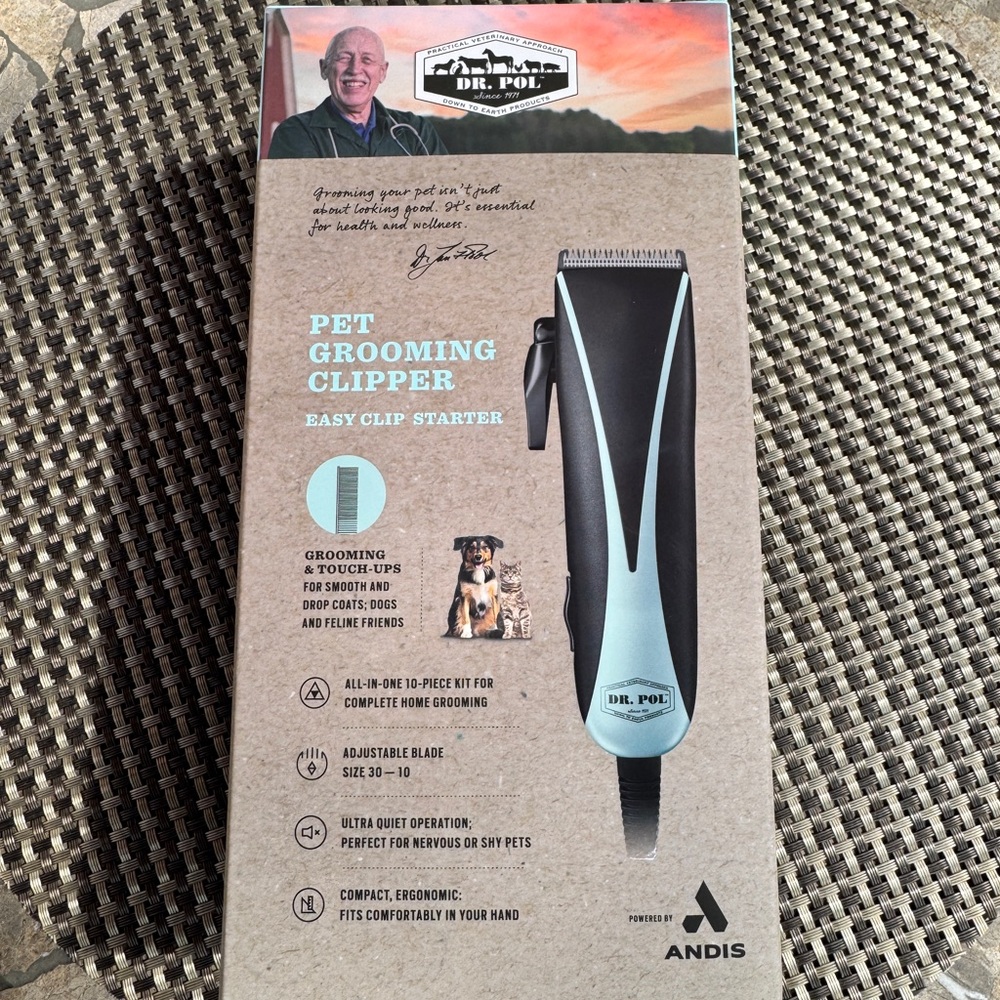 Andis Pet Grooming Clipper - Black and Light Blue - Picture 9 of 9